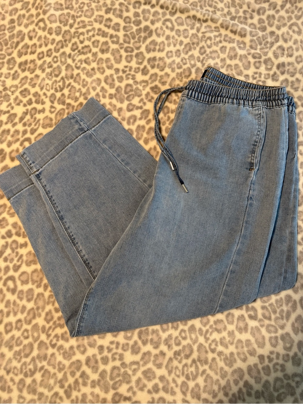 Women's Light Blue Wide-Leg Jeans